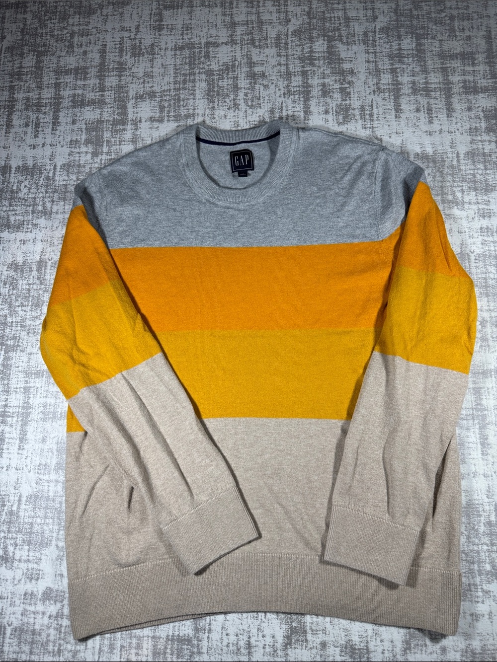 GAP Men’s Crewneck Colorblock Sweater in Gray, Mustard & Beige Sz Large 27X21.5